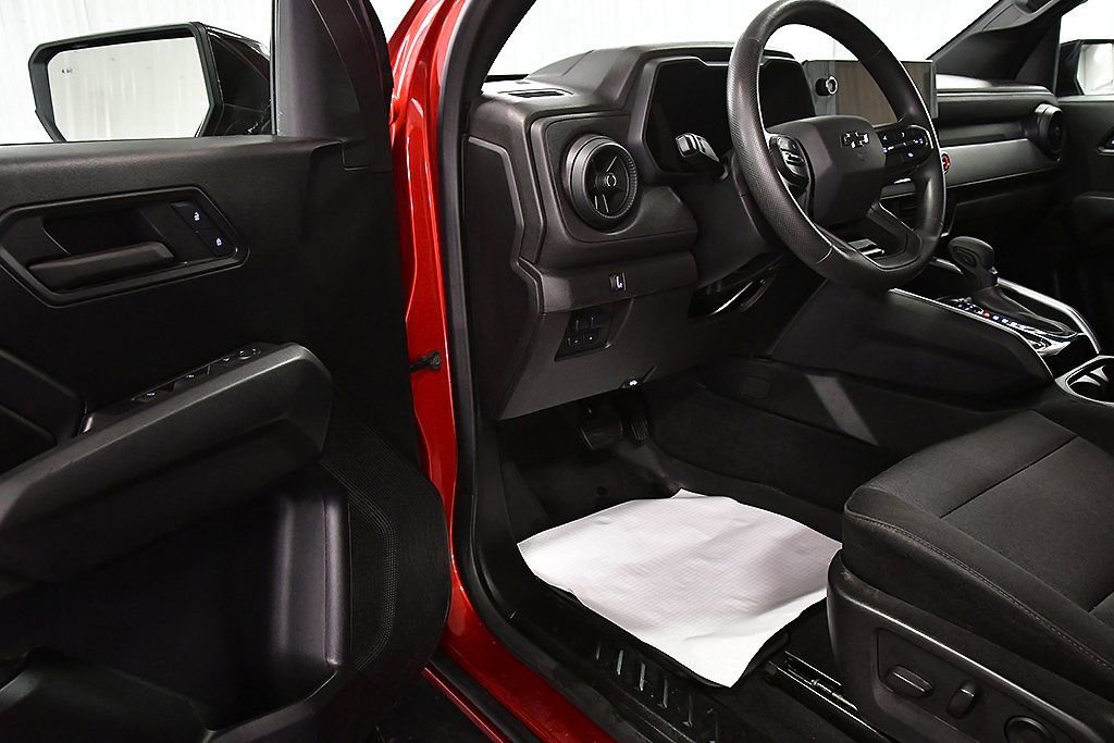 Used 2024 Chevrolet Colorado Trail Boss w/ Technology Package image 16