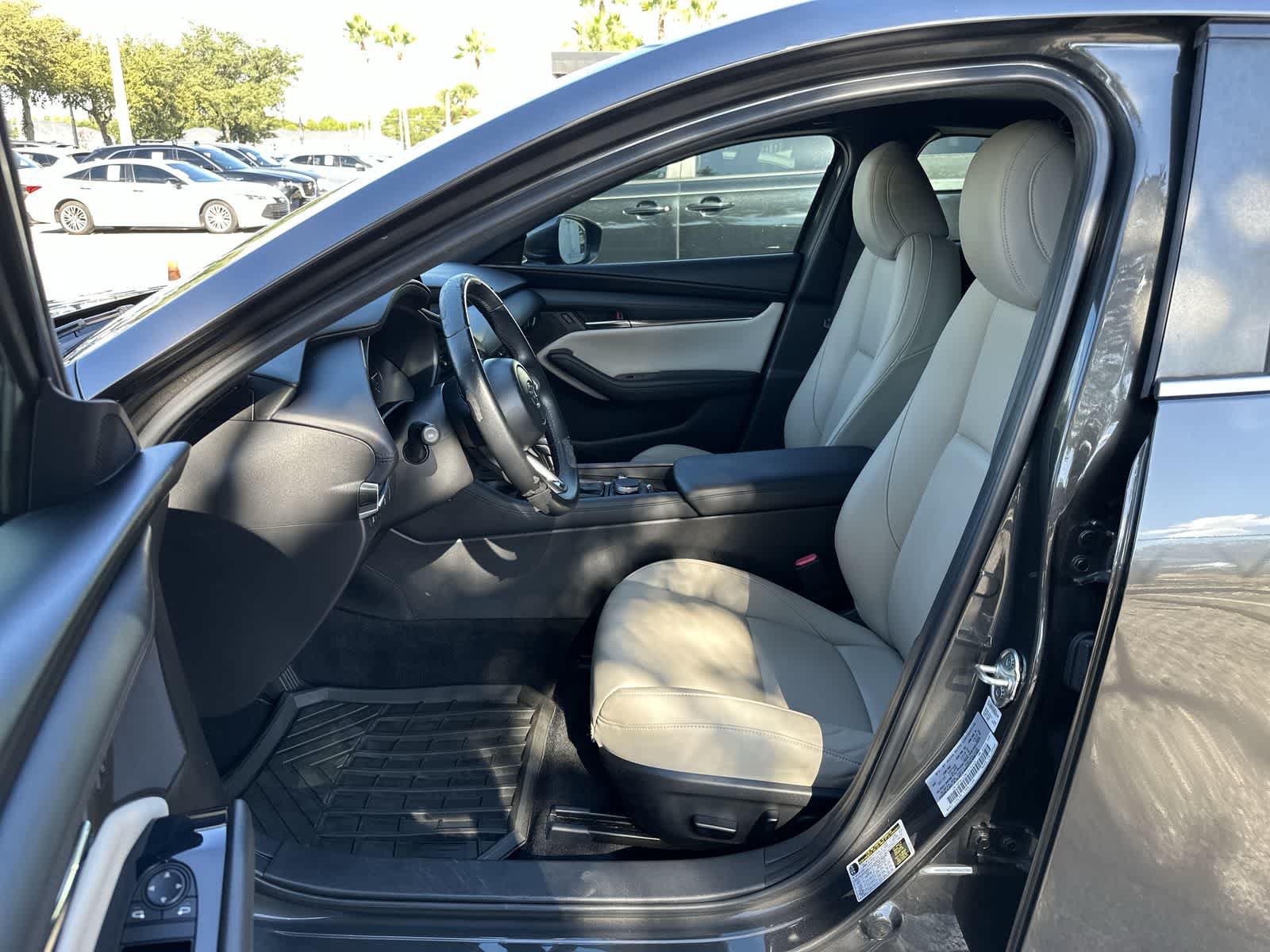 Used 2022 MAZDA MAZDA3 s FWD image 2