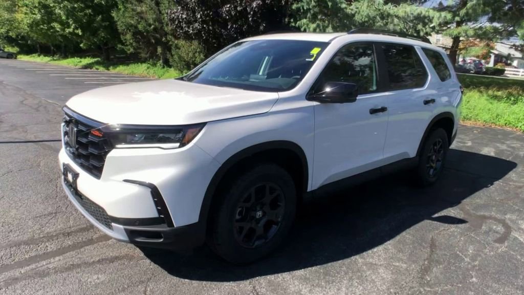 New 2025 Honda Pilot TrailSport image 4