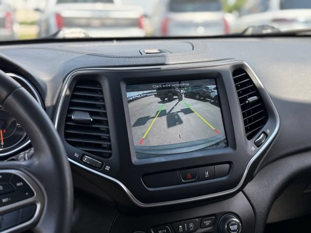 Used 2022 Jeep Cherokee Latitude Lux w/ Sun & Sound Group AWD/4WD image 3