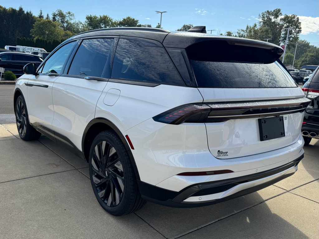 New 2026 Lincoln Nautilus Reserve w/ Jet Appearance Package image 9