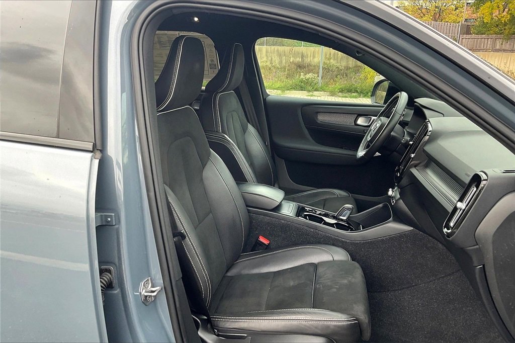 Used 2021 Volvo XC40 T5 R-Design w/ Climate Package image 7
