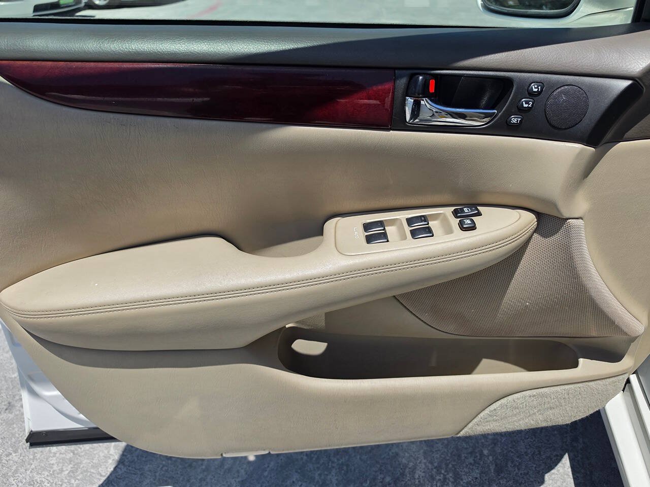 Used 2002 Lexus ES 330 w/ Premium Pkg FWD image 20