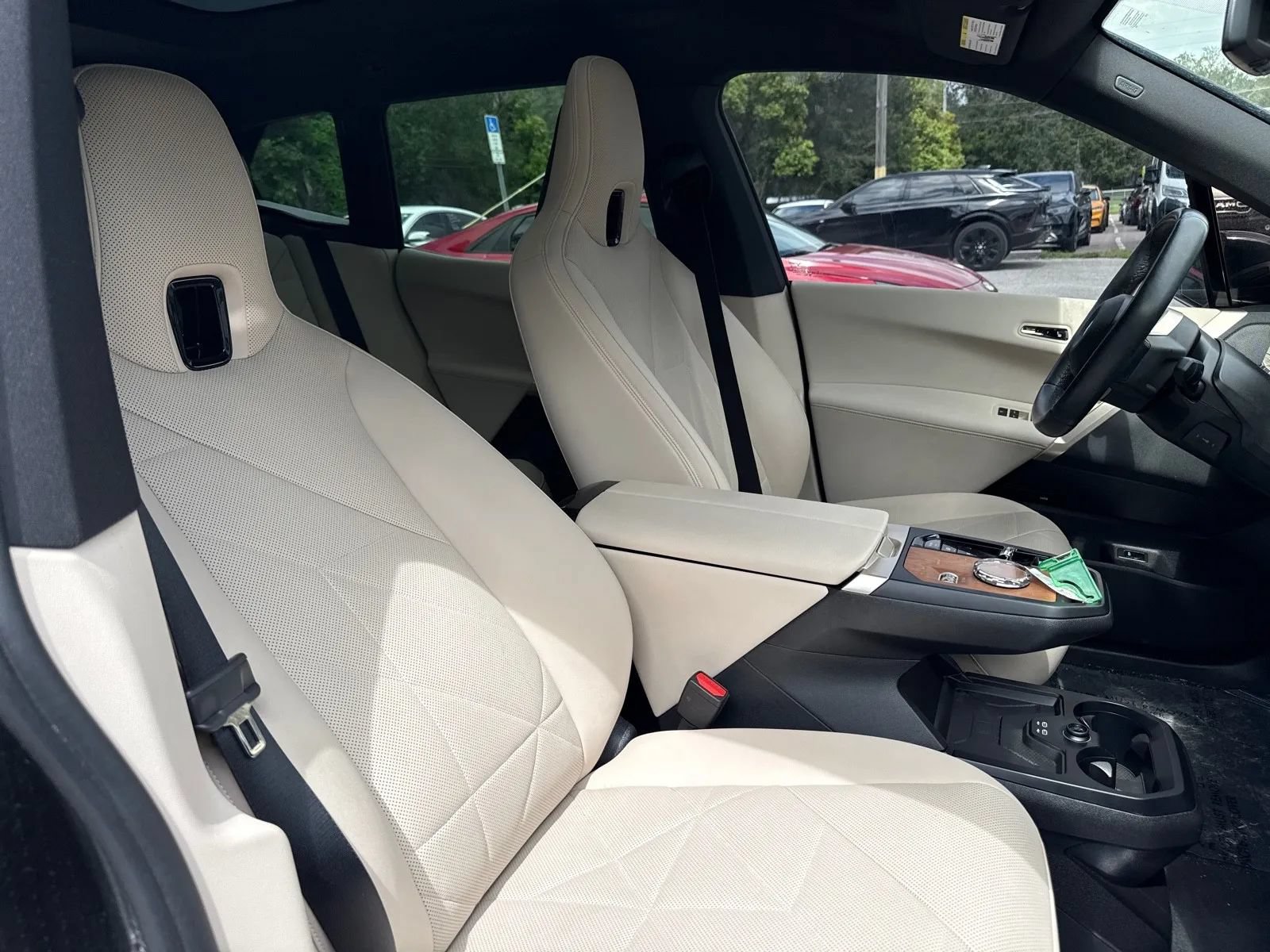 Used 2024 BMW iX xDrive50 w/ Premium Package AWD/4WD image 20