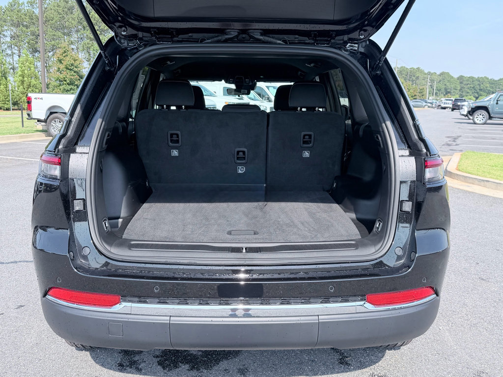 New 2026 Jeep Grand Cherokee Laredo RWD image 9