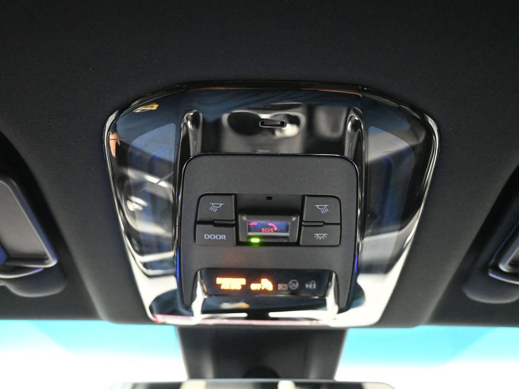 Certified 2023 Toyota Venza XLE AWD/4WD image 17
