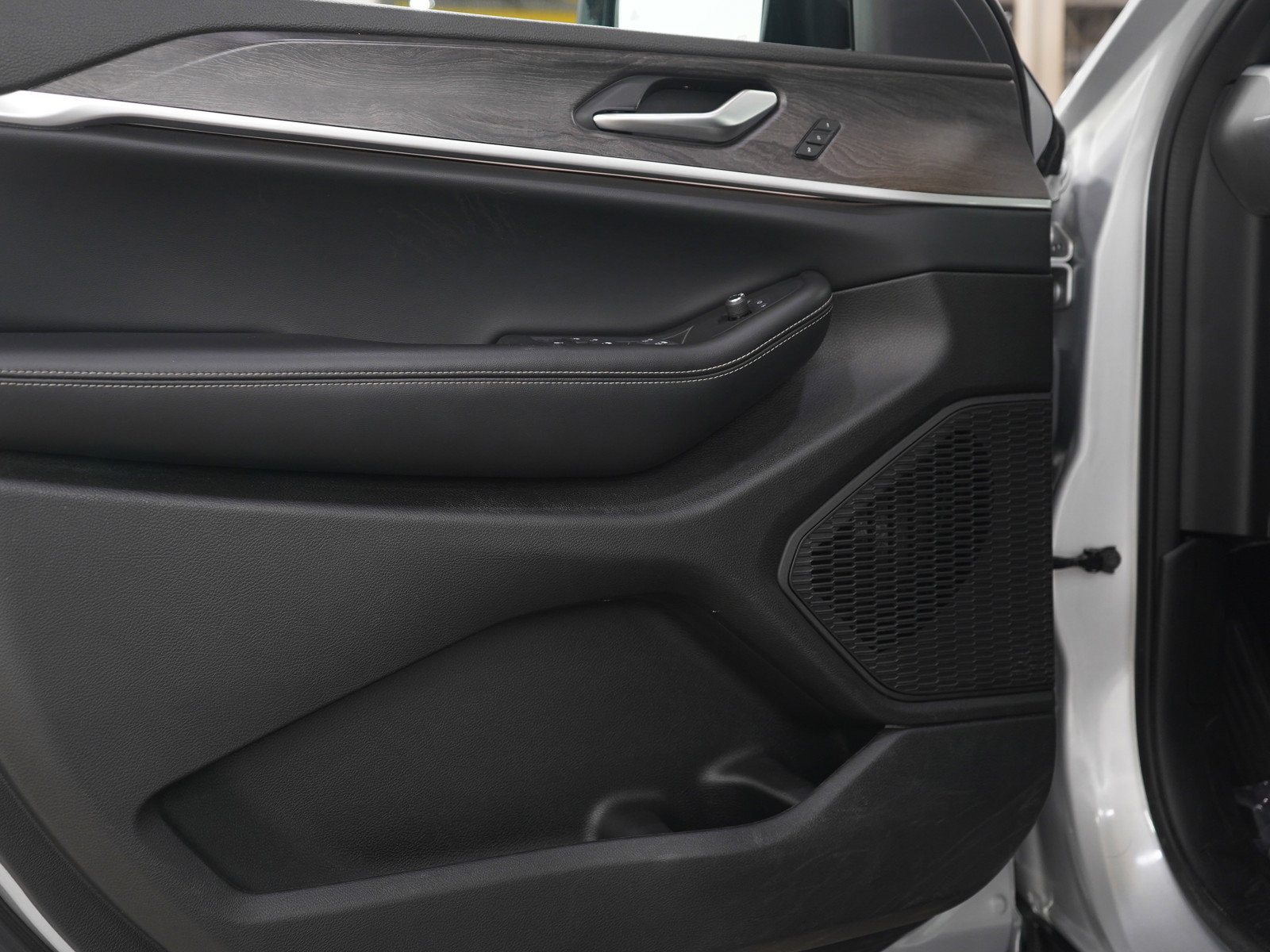 Used 2024 Jeep Grand Cherokee Limited image 20