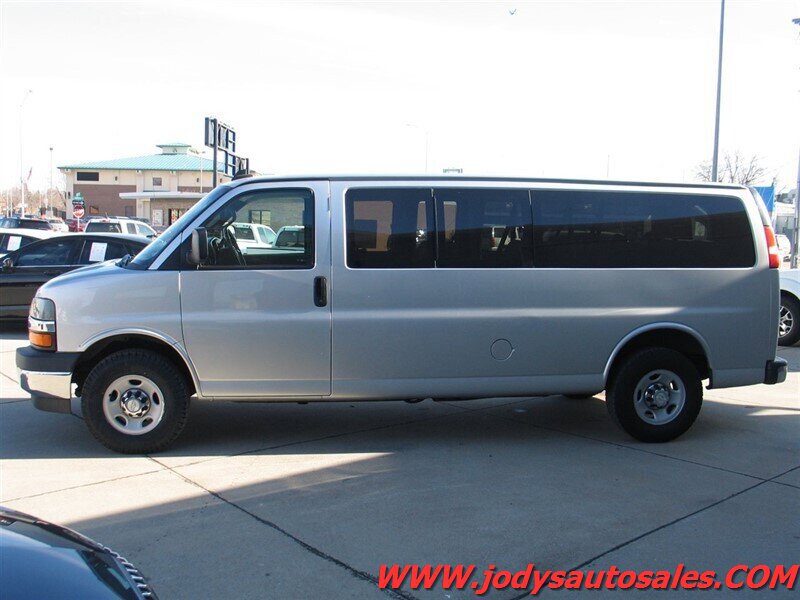 Used 2017 Chevrolet Express 3500 LT w/ LT Preferred Equipment Group RWD image 27