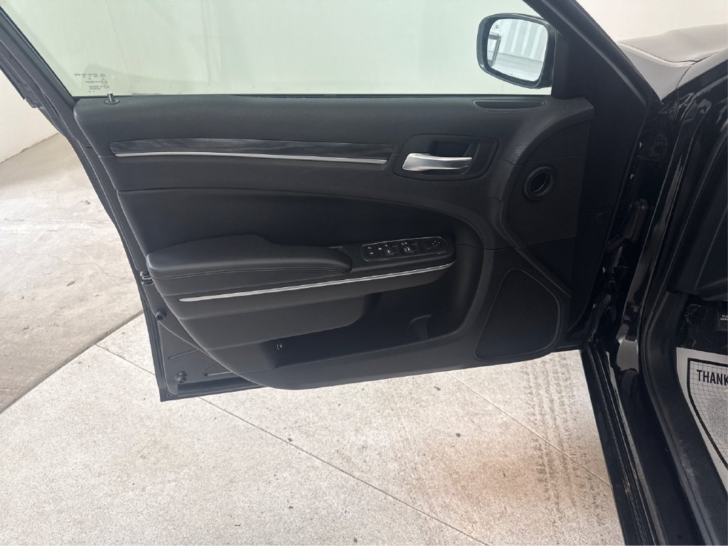 Used 2018 Chrysler 300 Touring RWD image 33