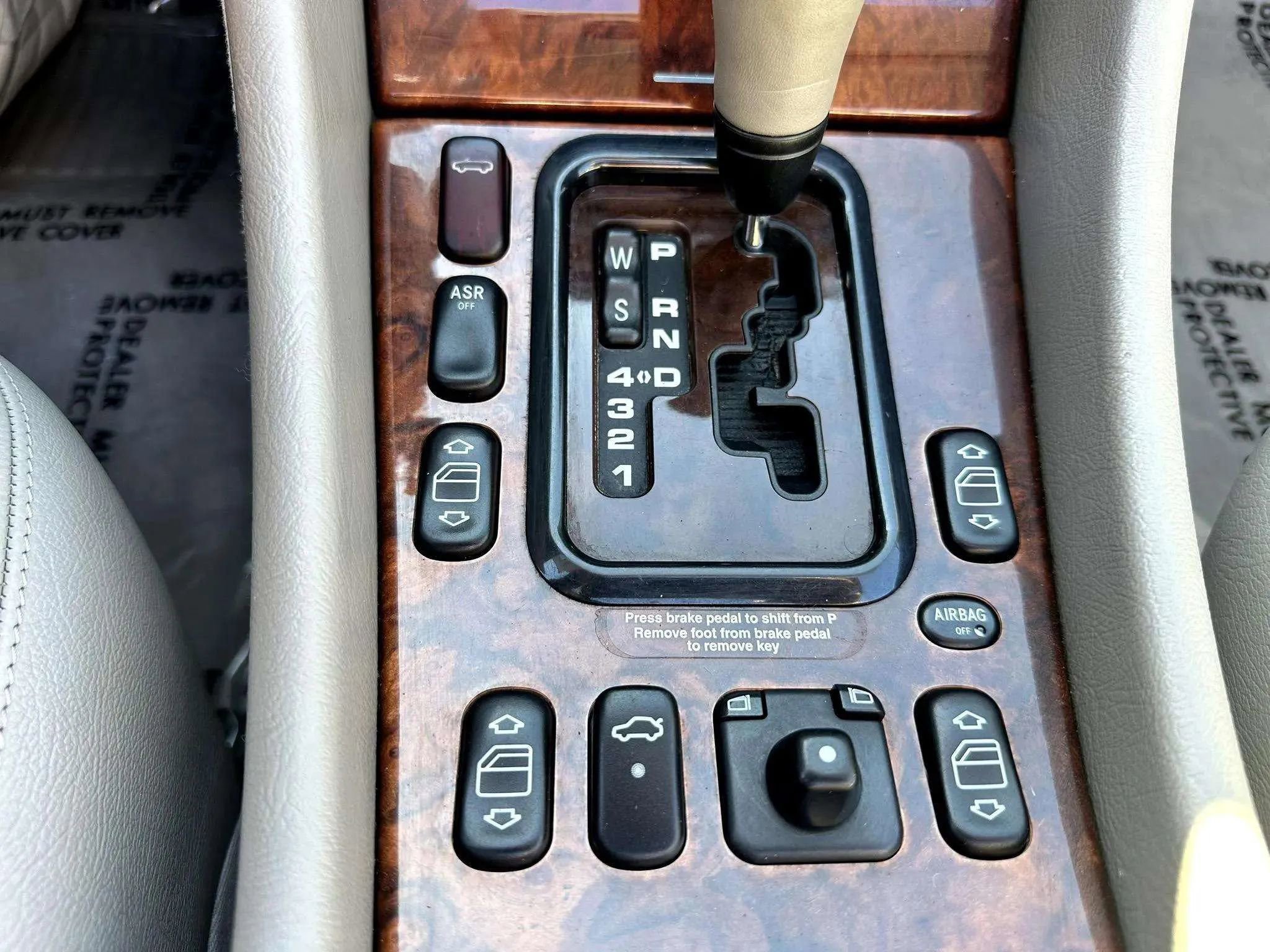 Used 1999 Mercedes-Benz CLK 320 Cabriolet image 22