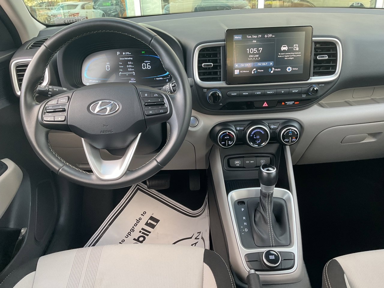 Used 2025 Hyundai Venue SEL FWD image 13