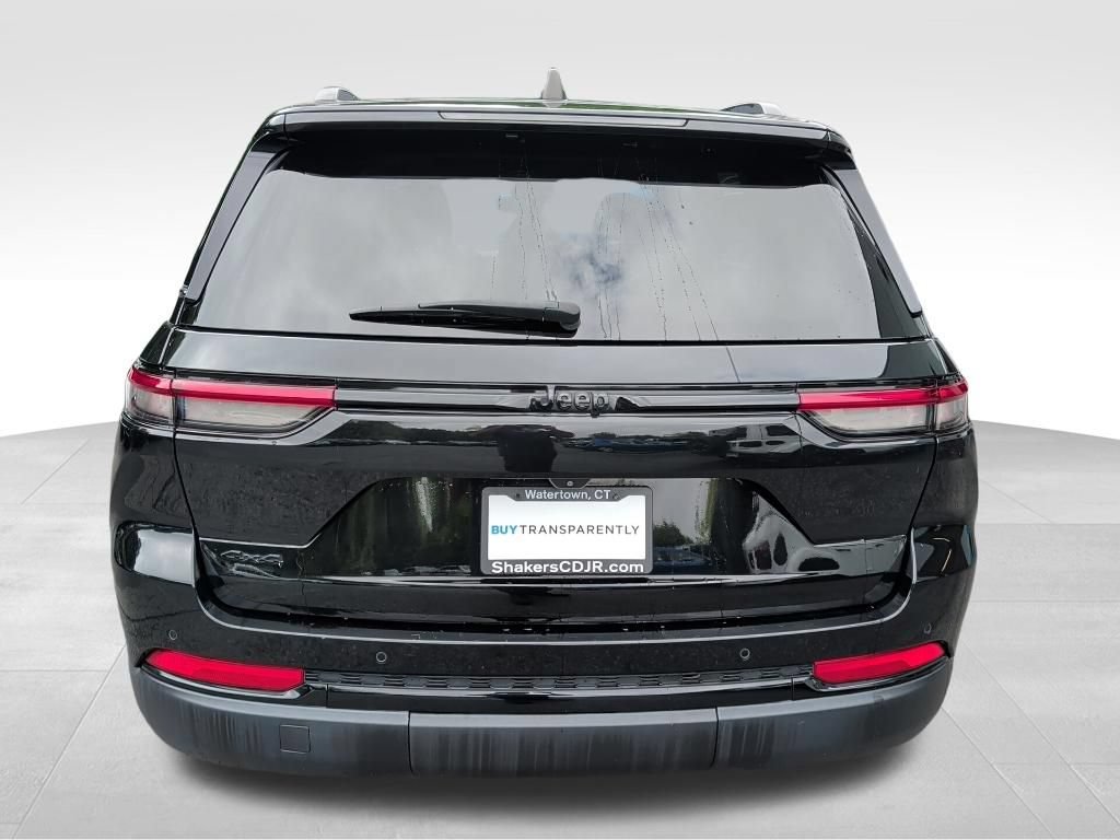 Used 2023 Jeep Grand Cherokee Altitude AWD/4WD image 4