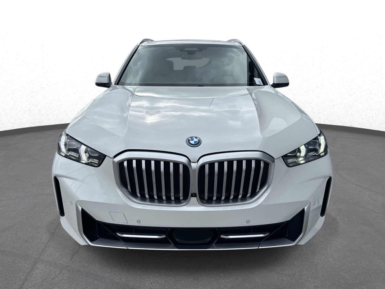 Used 2024 BMW X5 xDrive50e w/ Executive Package AWD/4WD image 8