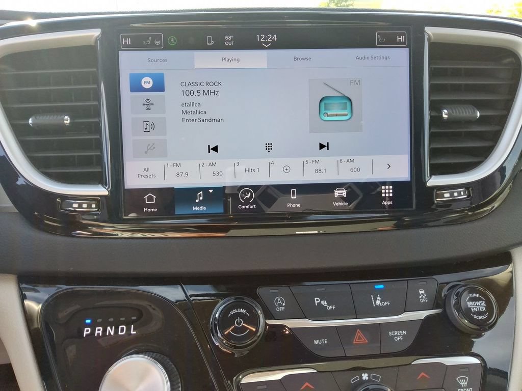 Certified 2023 Chrysler Pacifica Touring-L FWD image 14