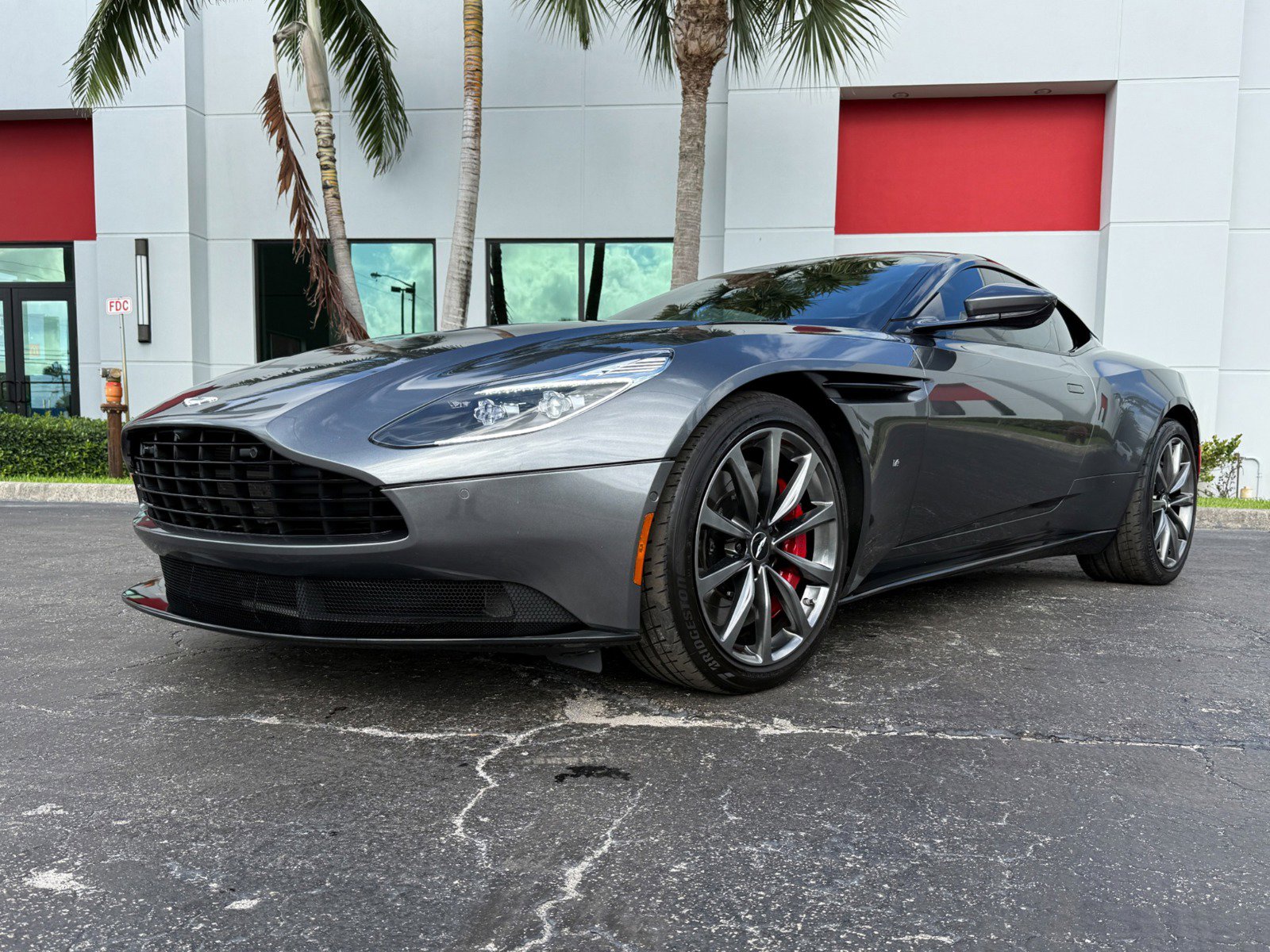 Used 2018 Aston Martin DB11 V12 RWD image 7