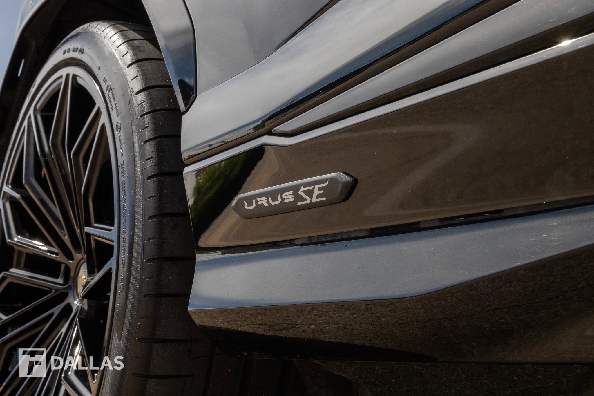 Used 2025 Lamborghini Urus SE image 19