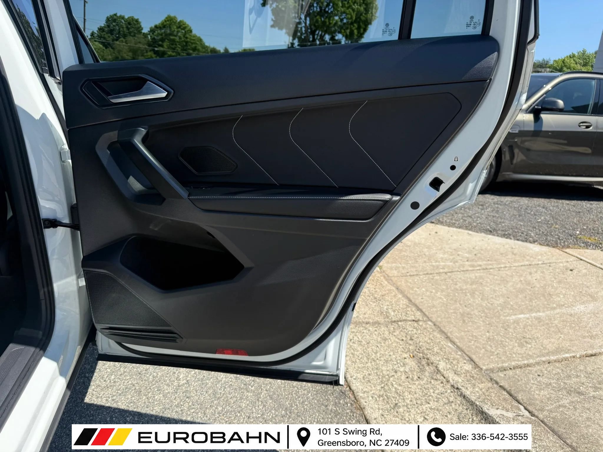Used 2022 Volkswagen Tiguan SE R-Line FWD image 17