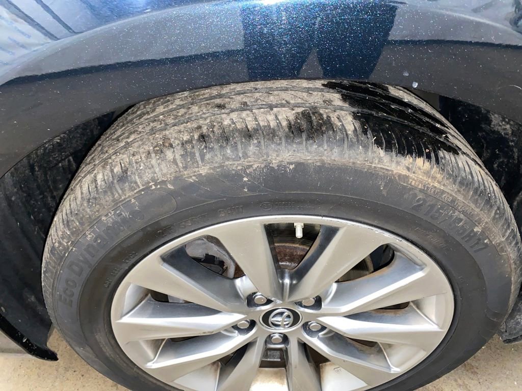 Used 2015 Toyota Camry XLE w/ Moonroof Package FWD image 24