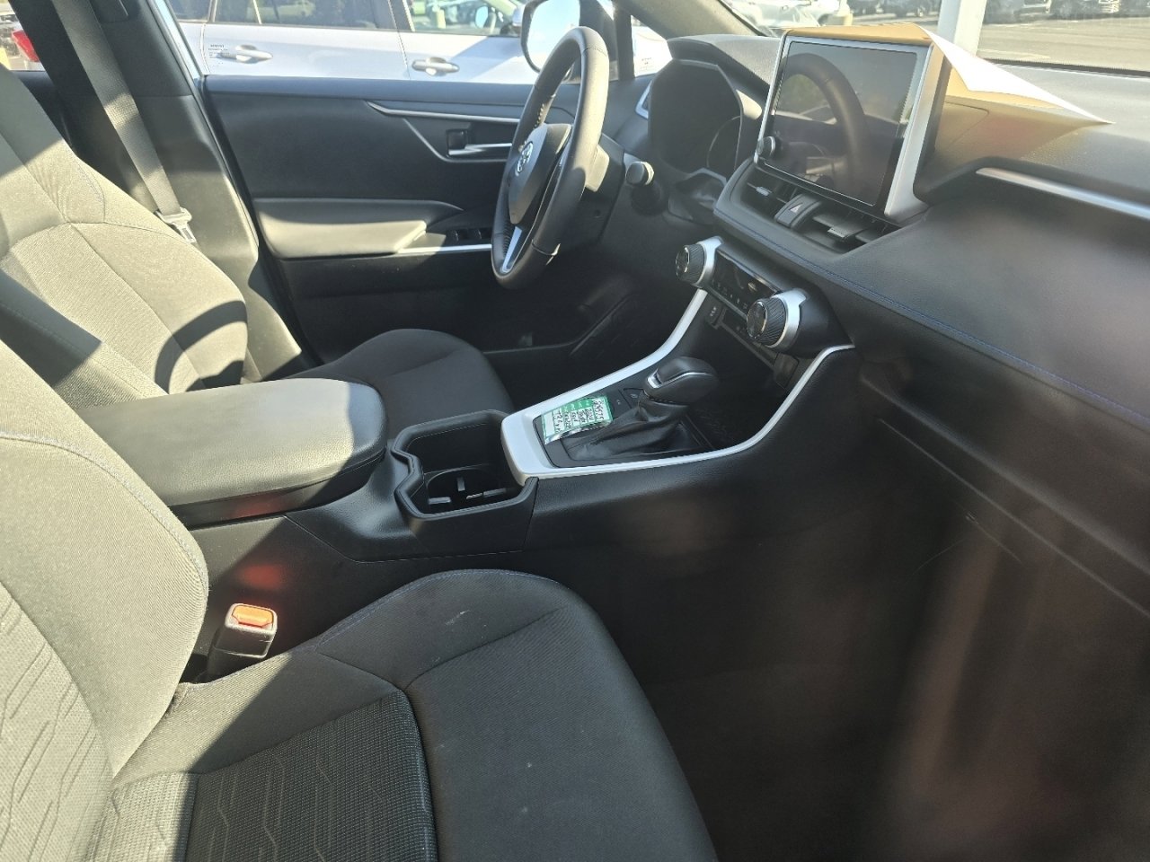 Used 2024 Toyota RAV4 SE image 17