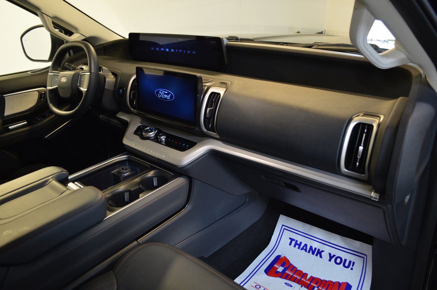 Used 2025 Ford Expedition Active image 10