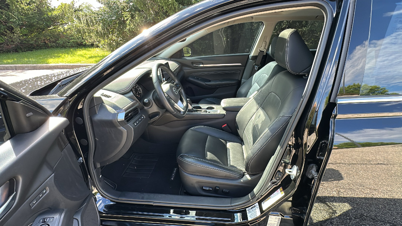 Certified 2019 Nissan Altima 2.5 Platinum FWD image 13