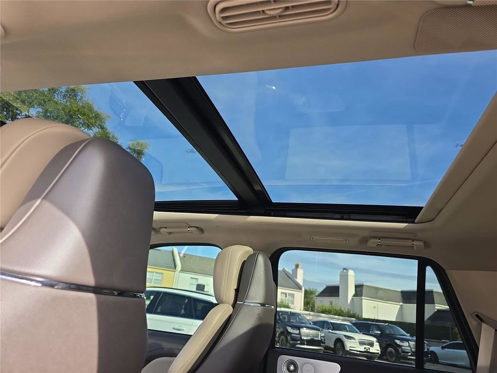Used 2024 Lincoln Navigator Reserve image 31