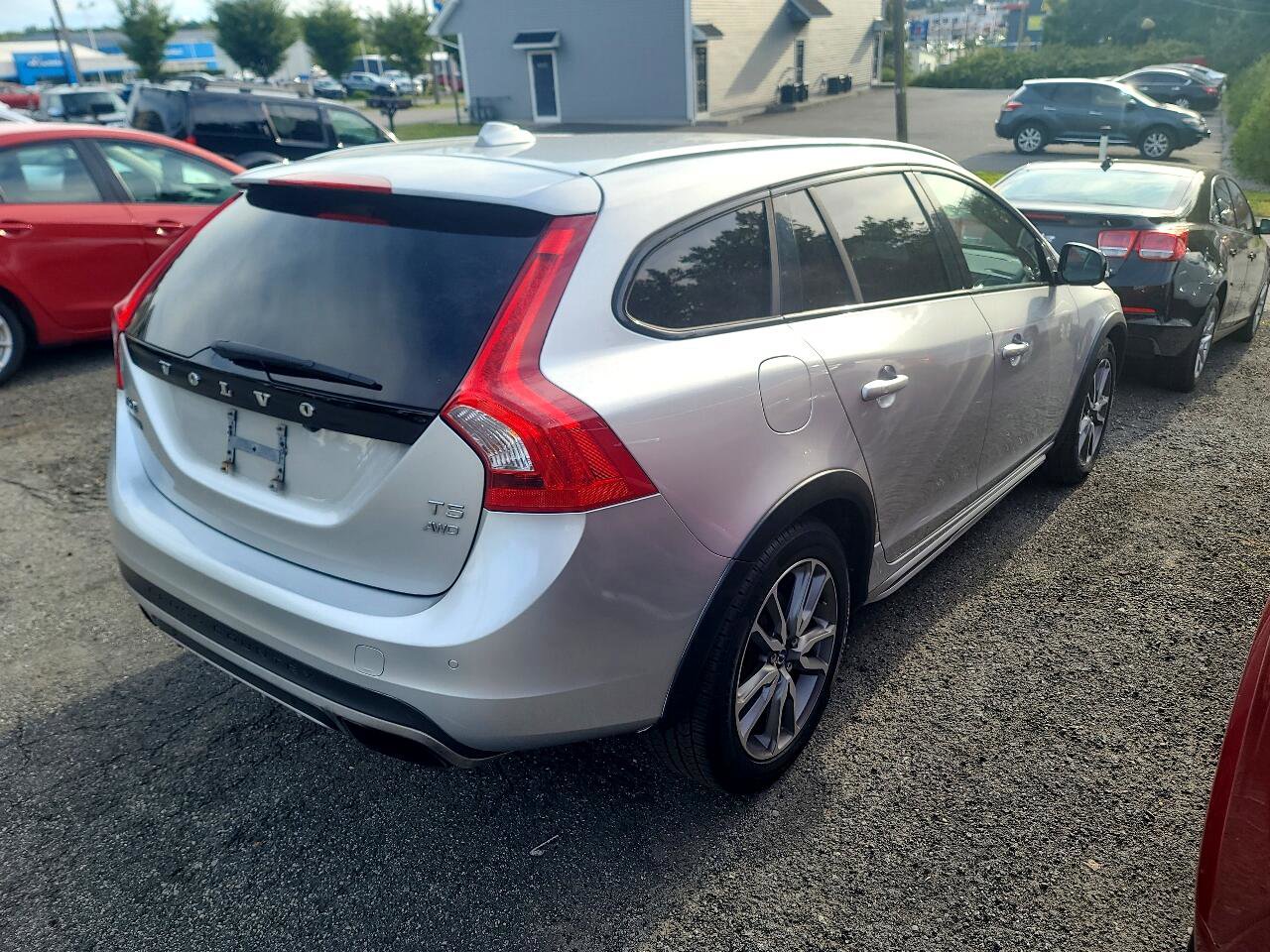 Used 2016 Volvo V60 T5 Cross Country w/ Climate Package image 3