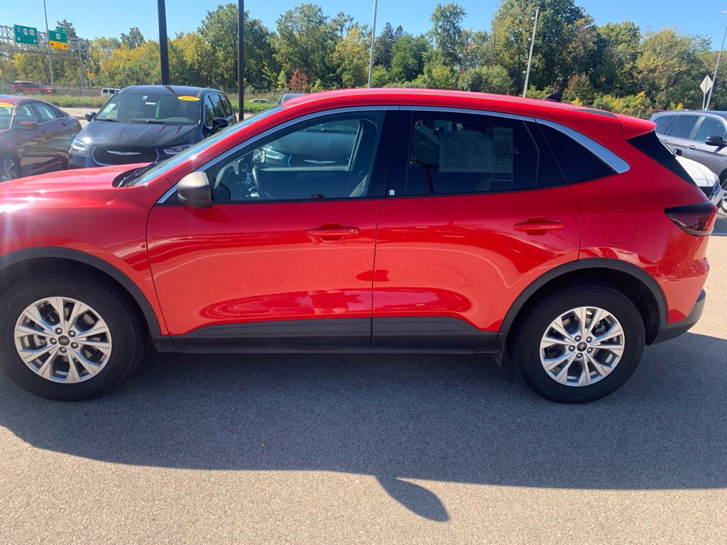 Used 2024 Ford Escape Active AWD/4WD image 2