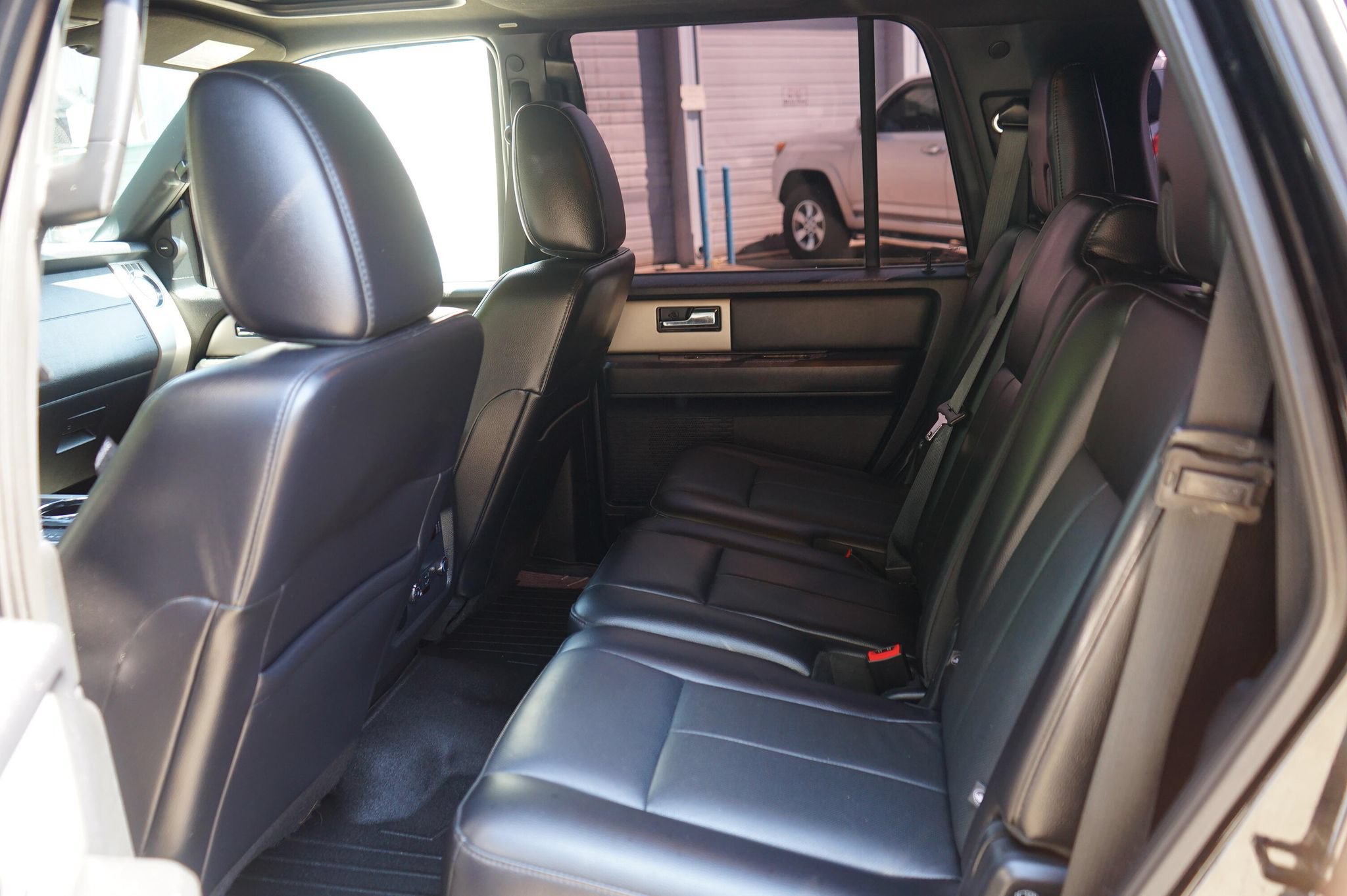 Used 2016 Ford Expedition Limited AWD/4WD image 16
