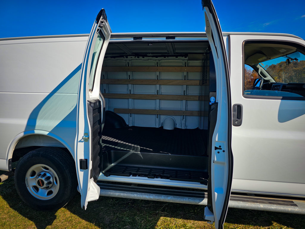 Used 2025 GMC Savana 2500 w/ Driver Convenience Package RWD image 27