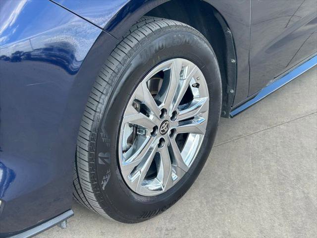 Certified 2024 Toyota Sienna Platinum image 9