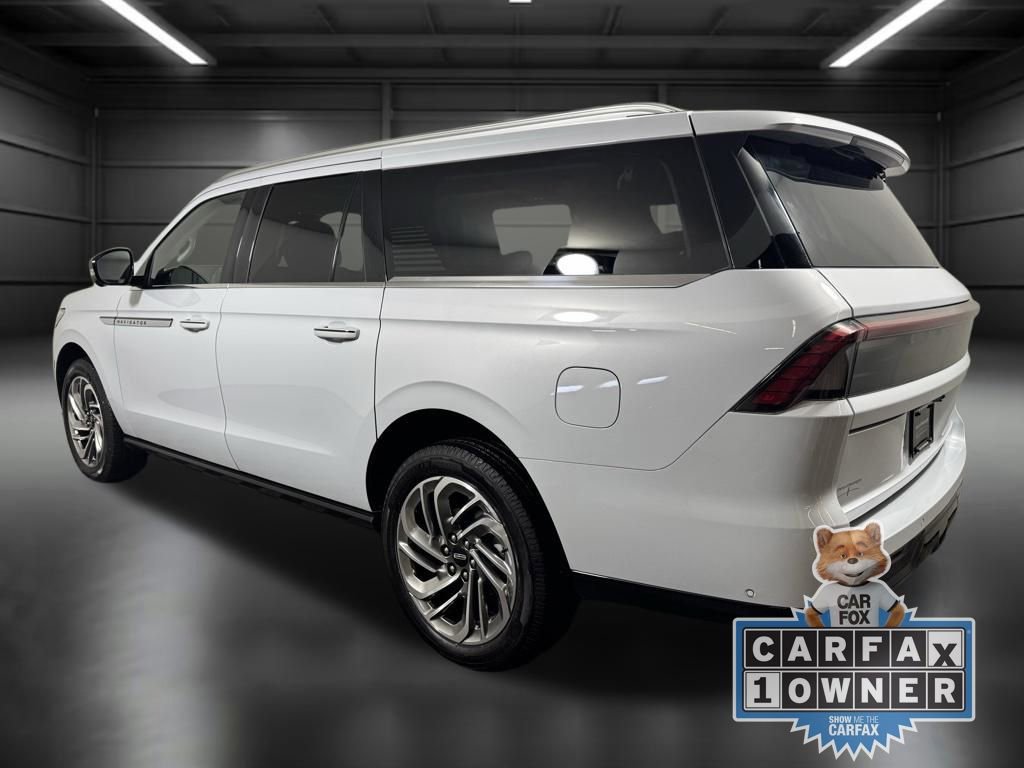 Certified 2025 Lincoln Navigator L Reserve AWD/4WD image 5