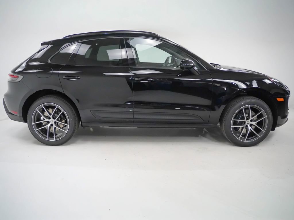 Used 2026 Porsche Macan AWD/4WD image 9
