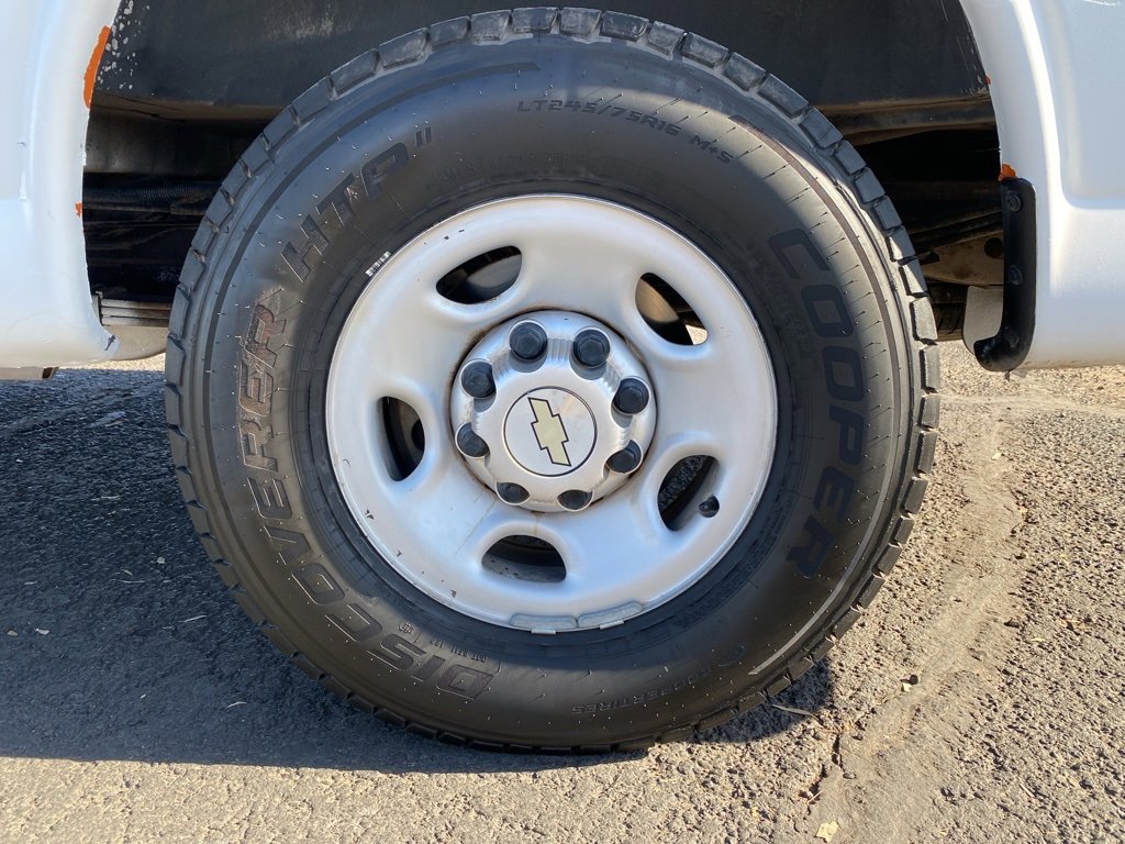 Used 2011 Chevrolet Express 2500 Extended image 14