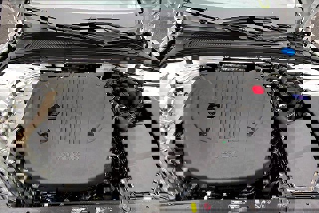 Used 2025 Volvo V60 B5 Cross Country Plus image 9