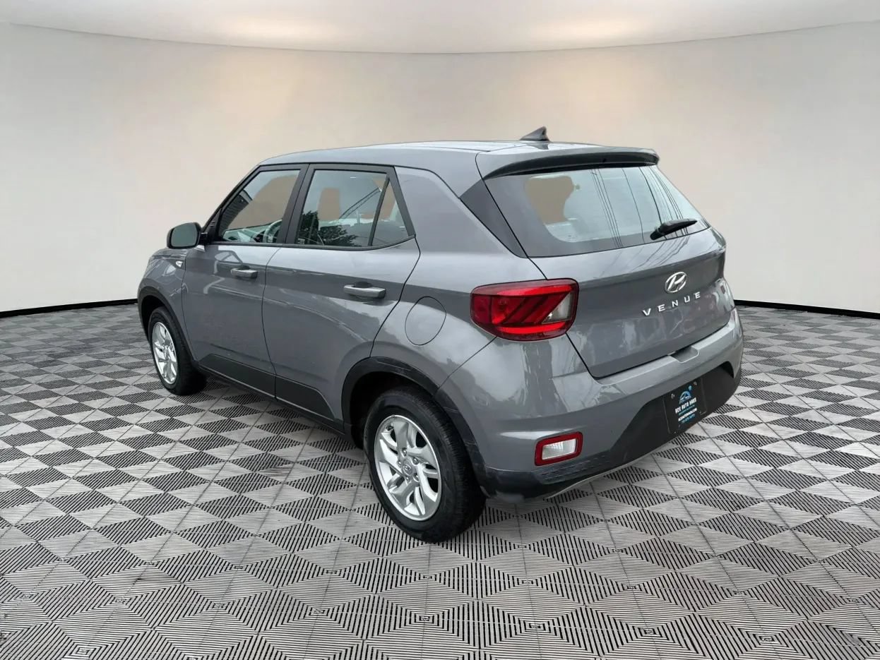 Used 2021 Hyundai Venue SE FWD image 5