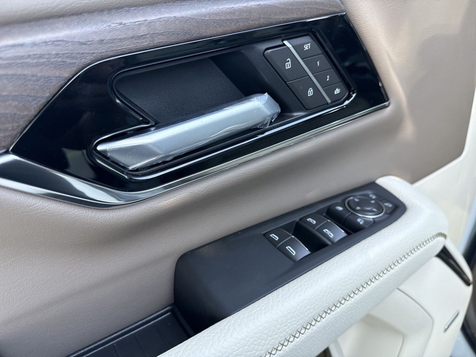 New 2026 GMC Yukon Denali w/ Advanced Technology Package AWD/4WD image 12