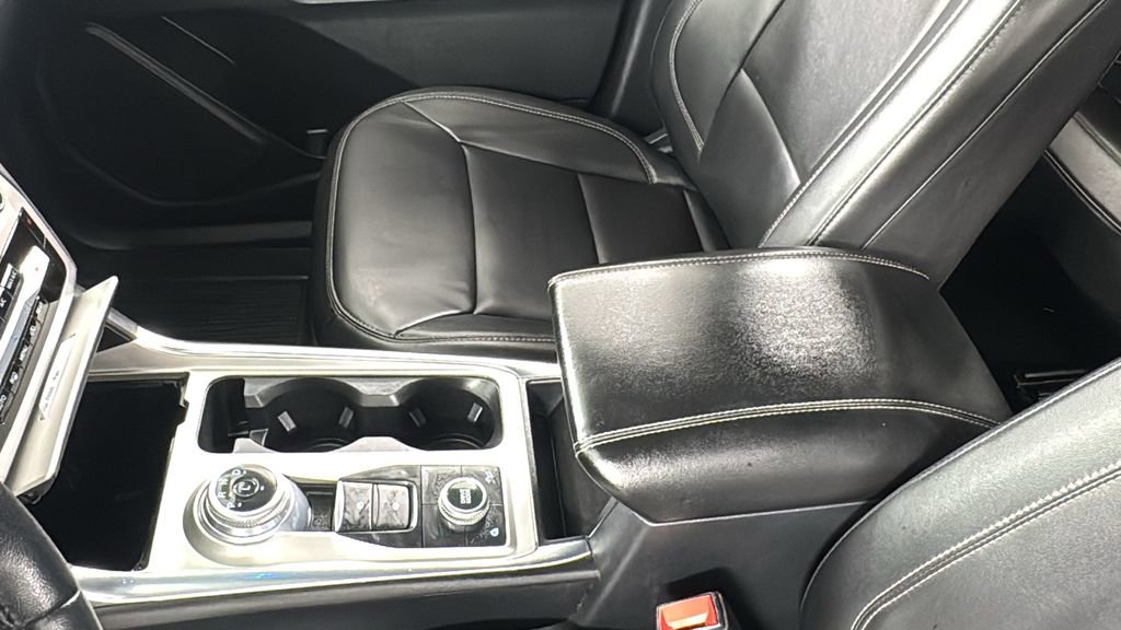 Used 2022 Ford Explorer XLT w/ Equipment Group 202A image 34