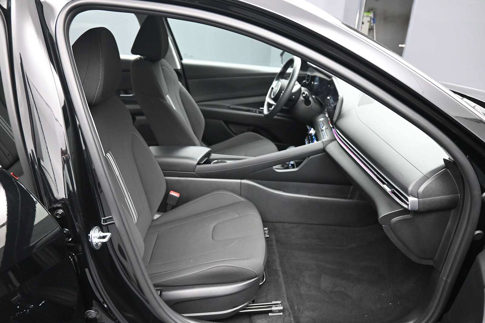Certified 2024 Hyundai Elantra SEL w/ Convenience Package FWD image 33