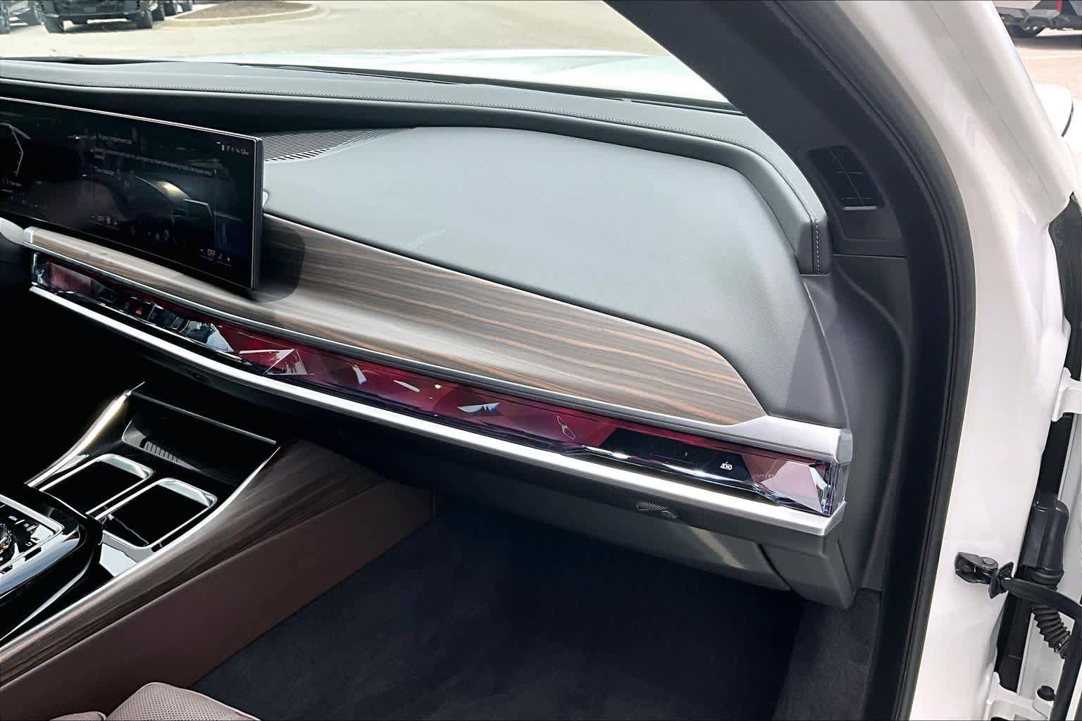 Used 2025 BMW 760i xDrive w/ Executive Package AWD/4WD image 18