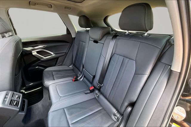 Used 2025 Audi Q5 Premium w/ Convenience Package AWD/4WD image 28