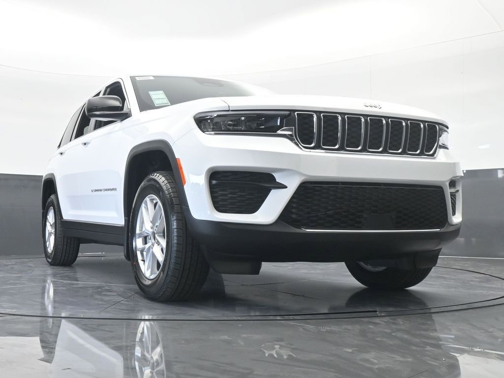 Used 2025 Jeep Grand Cherokee Laredo X RWD image 59