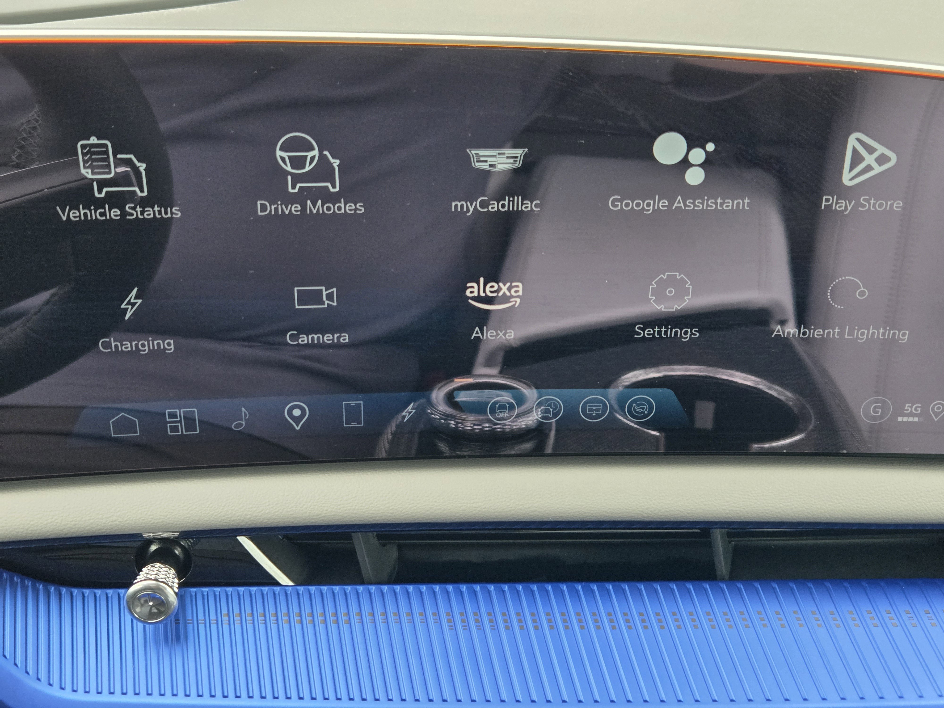 New 2025 Cadillac Optiq Luxury 1 w/ LPO, Floor Liner Package image 11