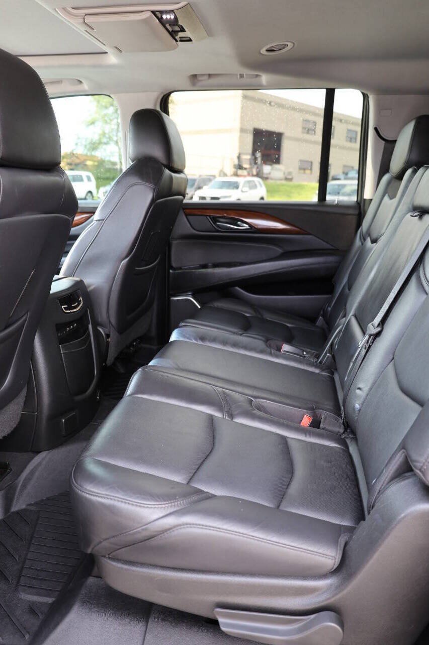 Used 2019 Cadillac Escalade ESV Luxury AWD/4WD image 17