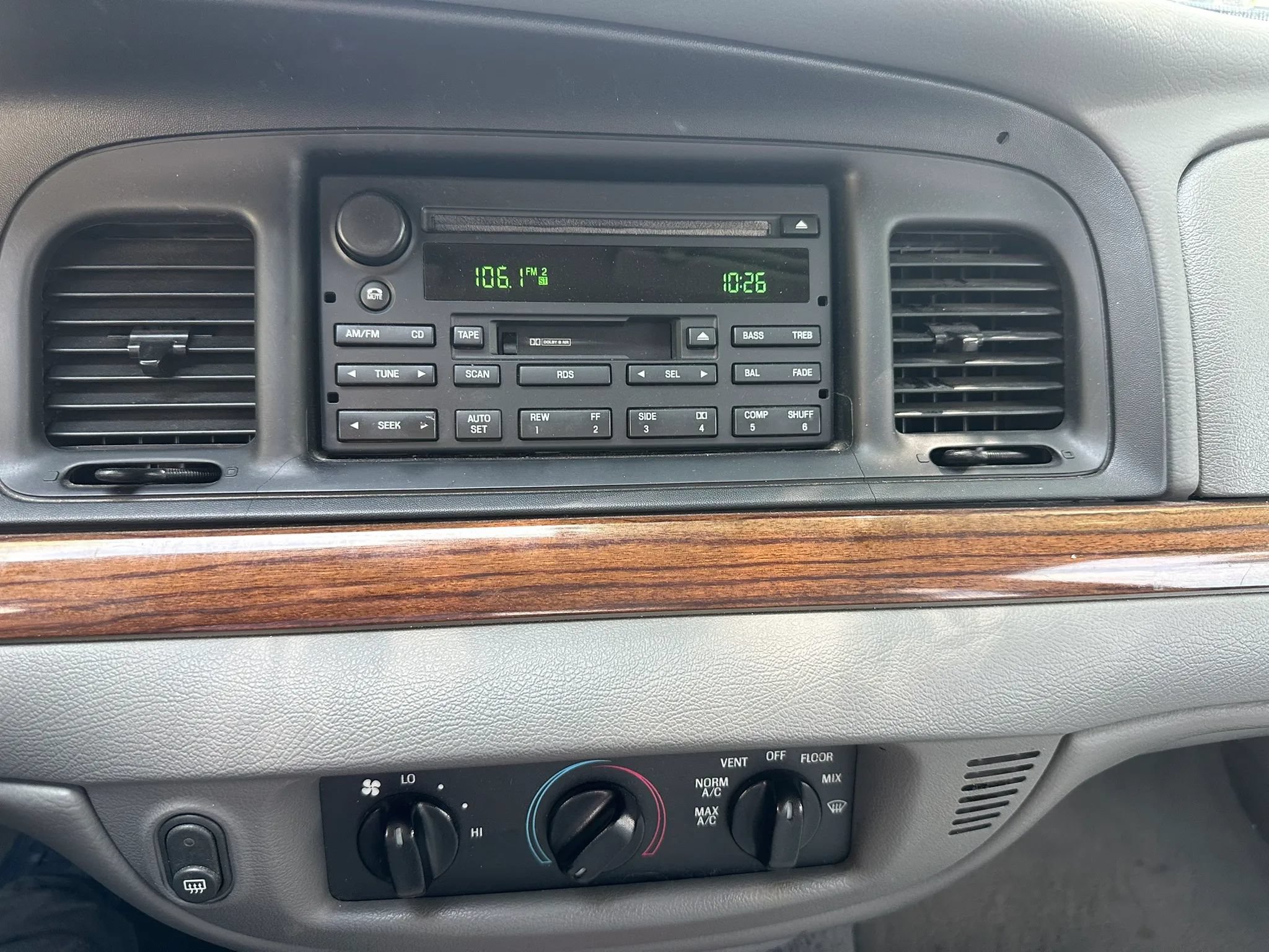 Used 2005 Ford Crown Victoria RWD image 21