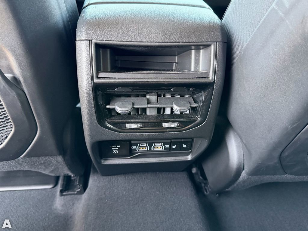 Certified 2023 Jeep Grand Cherokee Limited w/ Black Appearance Package AWD/4WD image 18