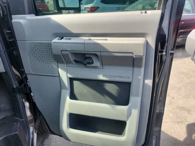 Used 2014 Ford E-150 and Econoline 150 w/ Power Group image 11