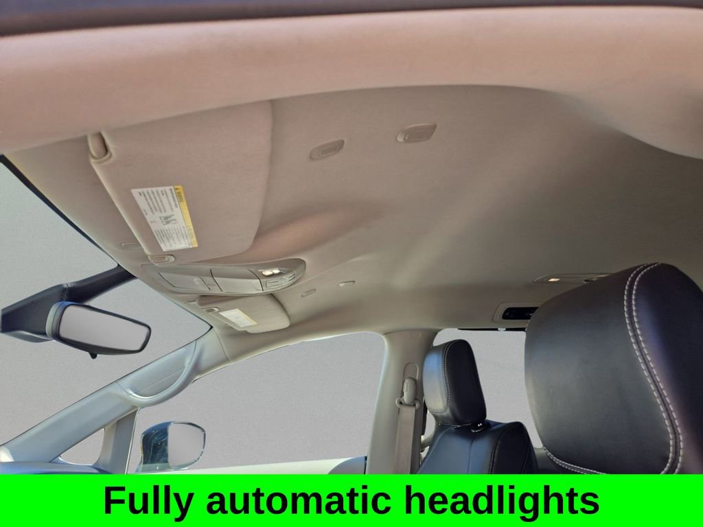 Used 2024 Chrysler Pacifica Touring-L image 14