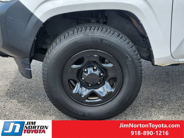 Used 2017 Toyota Tacoma SR RWD image 13