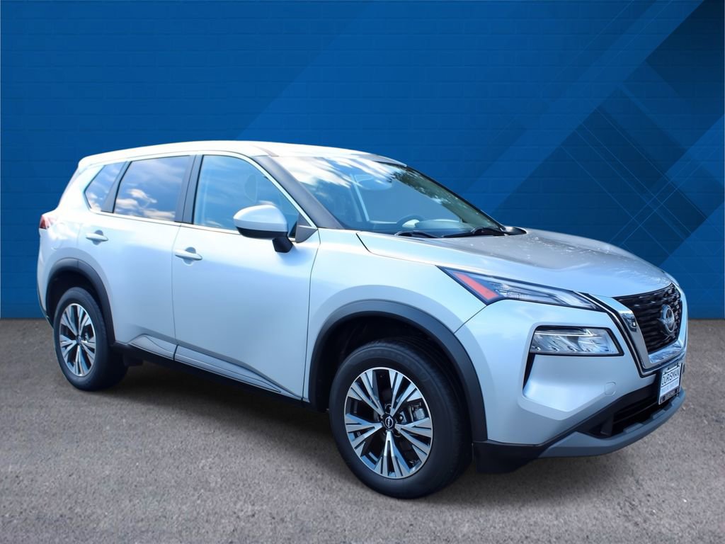 Used 2023 Nissan Rogue SV image 2